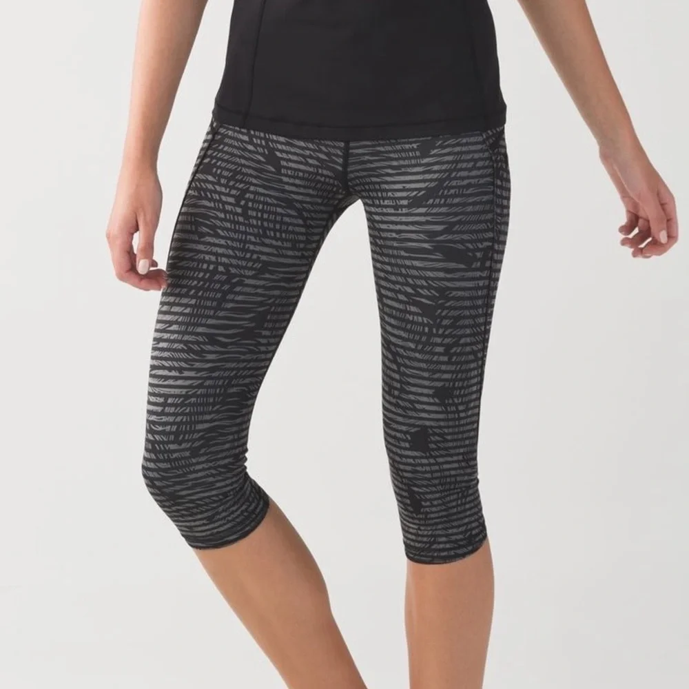 LULULEMON Top Speed Crop *Full-On Luxtreme Stripe Play Slate Black/Black 17” 6